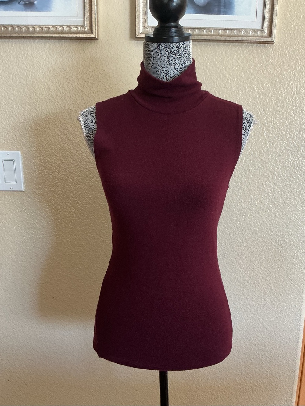 Alice + Olivia Burgundy Knit Sleeveless Turtleneck Pullover Sweater